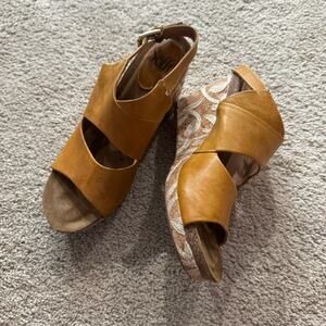 Sofft Corrina Espadrille Wedges Slingback Sandals Womens Size 8.5 Mustard Yellow